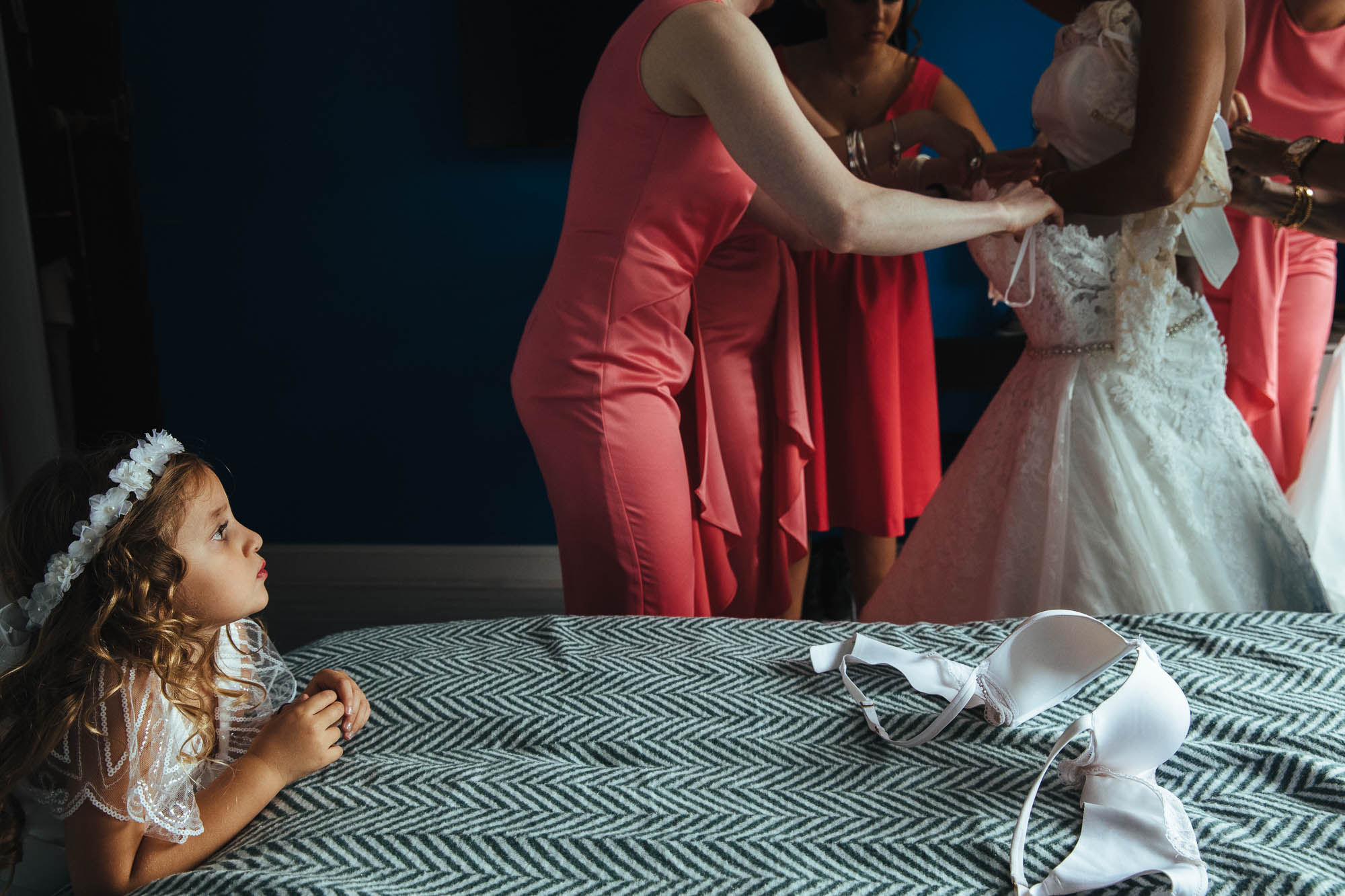 getting ready wedding photos