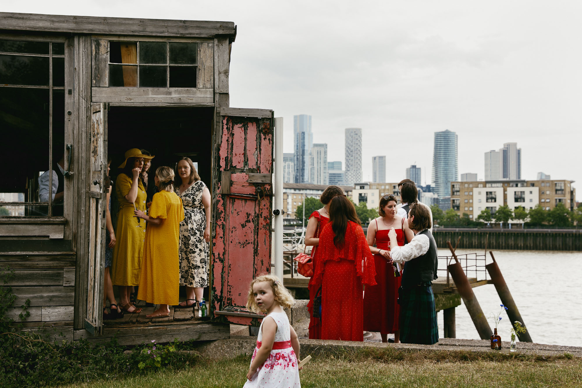 colourful wedding photography at master Shipwright's House, London